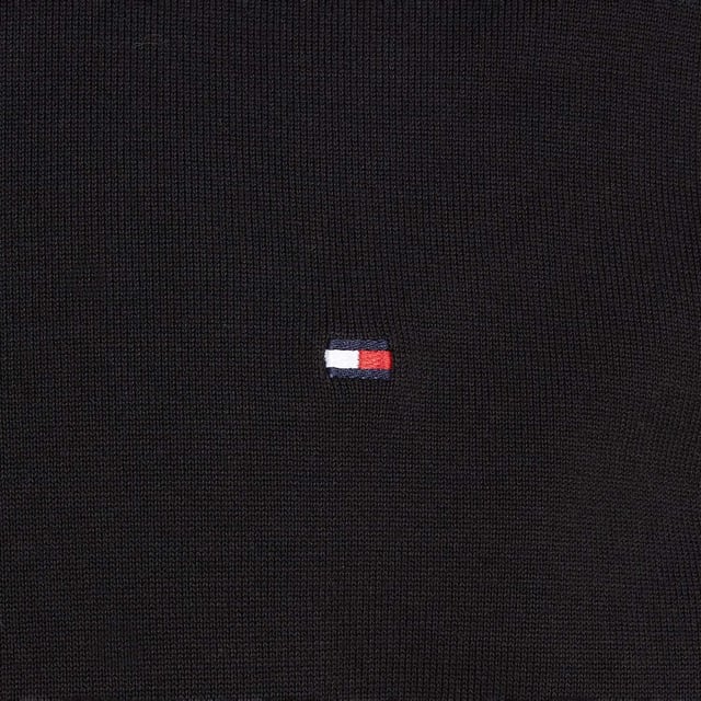 Tommy Hilfiger - "1985" Pullover Top Rundhalsausschnitt für Herren (Schwarz) 81% Bio-Baumwolle, 19% Polyester. Gewebe: Jerseyware. Design: Gesticktes Logo, Unifarben. Saum: gerippt. Rundhalsausschnitt, gerippt. Langärmlig. Bündchen: gerippt. Zum Überziehen. XS: 86,36 cm. S: 96,52 cm. M: 102 cm. L: 107 cm. XL: 112 cm. XXL: 116,84 cm.