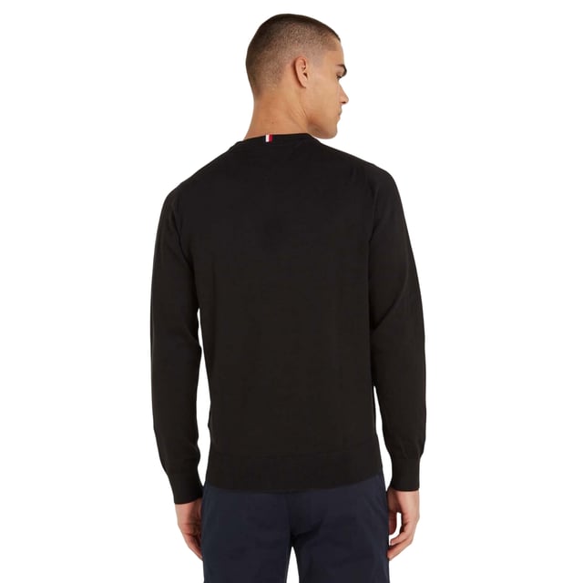 Tommy Hilfiger - "1985" Pullover Top Rundhalsausschnitt für Herren (Schwarz) 81% Bio-Baumwolle, 19% Polyester. Gewebe: Jerseyware. Design: Gesticktes Logo, Unifarben. Saum: gerippt. Rundhalsausschnitt, gerippt. Langärmlig. Bündchen: gerippt. Zum Überziehen. XS: 86,36 cm. S: 96,52 cm. M: 102 cm. L: 107 cm. XL: 112 cm. XXL: 116,84 cm.