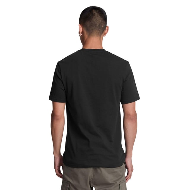 100% Katoen. Ontwerp: Logo, eenvoudig. Zakken: 1 borstzak, klepsluiting. Hals: Crew Neck. Mouwtype: Korte mouwen. Geschikt: Regelmatig. XS: 34,5 in. S: 37 in. M: 39 in. L: 41,5 in.