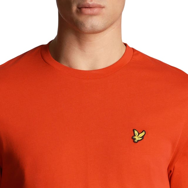 100% Katoen. Stof: Single Jersey, Soft Touch. Ontwerp: Geborduurd logo, Effen. Halslijn: Ronde hals, Geribd, Stiksel detail. Mouwtype: Korte mouwen. Manchet: Gestikt. Zoom: Gestikt. Stoftechnologie: Ademend. Geschikt: Regelmatig. 190gsm. XS: 34,5 in. S: 37 in. M: 39 in. L: 41,5 in. XXL: 47,5 in. 3XL: 53 in. 4XL: 57 in. 5XL: 61 in.
