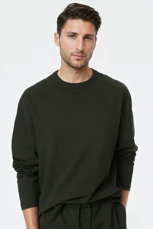 This long-sleeved pure cotton t-shirt is perfect for laid-back days. Made to an oversized fit from soft and breathable cotton. A crew neck and dropped shoulders add to its relaxed feel.

28" Shoulder to Hem.