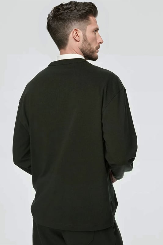 This long-sleeved pure cotton t-shirt is perfect for laid-back days. Made to an oversized fit from soft and breathable cotton. A crew neck and dropped shoulders add to its relaxed feel.

28" Shoulder to Hem.