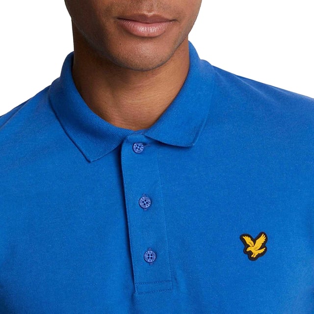 49% Katoen, 47% Polyester, 4% Elastaan. Stof: Zachte aanraking. Ontwerp: Logo, eenvoudig. Manchet: Dubbel gestikt. Zoom: Dubbel gestikte naden. Halsuitsnijding: Geribd, Omgeslagen kraag. Mouwtype: Ingezet, met korte mouwen. Stoftechnologie: Vochttransport. 3 knopenlijst. Geschikt: Regelmatig. XS: 34,5 in. S: 37 in. M: 39,5 in. L: 41,5 in. XL: 44 in.