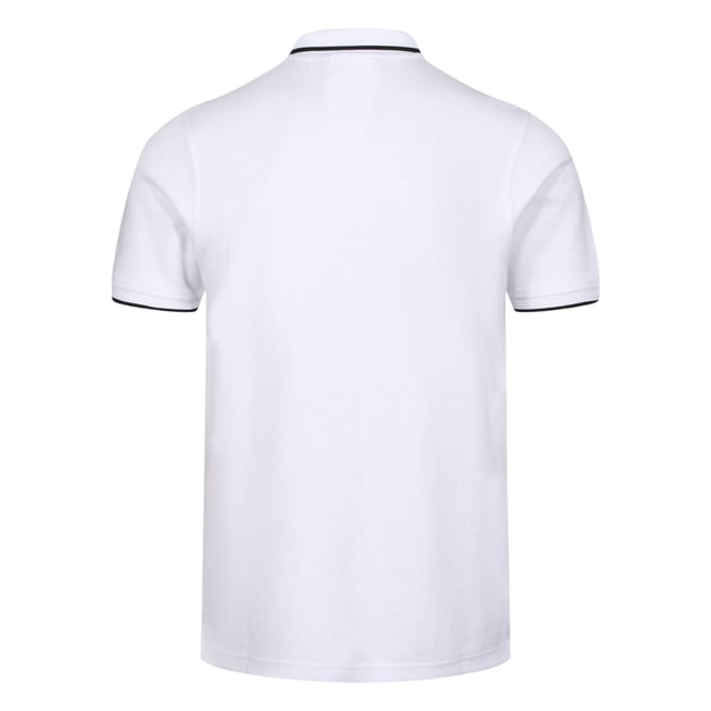 36% Modal, 33% Katoen, 31% Polyester. Ontwerp: Geborduurd logo. Halslijn: Geribd, getipt, omgeslagen kraag. Manchet: Geribd, Getipt. Mouwtype: Korte mouwen. Klep met 3 knopen, Binnenklep, Taps toelopend, Boorddetail. Geschikt: Regelmatig. 235gsm. S: 38 in. M: 40 in.