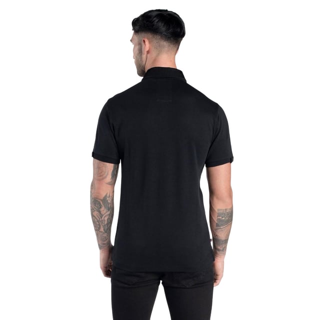 100% Katoen. Stof: Zachte aanraking. Ontwerp: Badge, Logo. Halslijn: Nylon Kraag, Omgeslagen Kraag. Manchet: Gedeeltelijk geribd. Bevestiging: Drukknoop. Mouwtype: Korte mouwen. 2 knoopsluiting, taps toelopend, biesdetail. S: 38 in. M: 40 in.