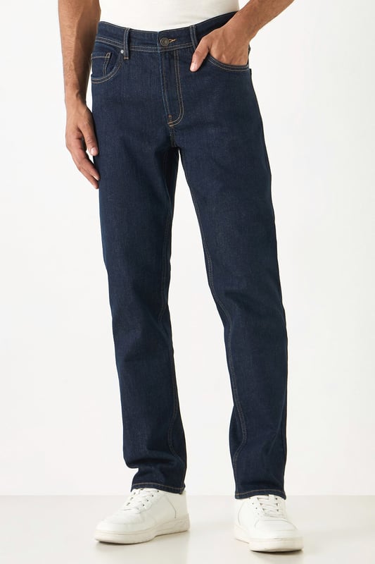 Experience quality and comfort with these Lee Cooper jeans. Crafted from a blend of cotton and elastane, they are durable and flexible. The classic plain design, mid-rise waist, and slim fit make them a versatile choice for any modern man's wardrobe.

32" Inside Leg.