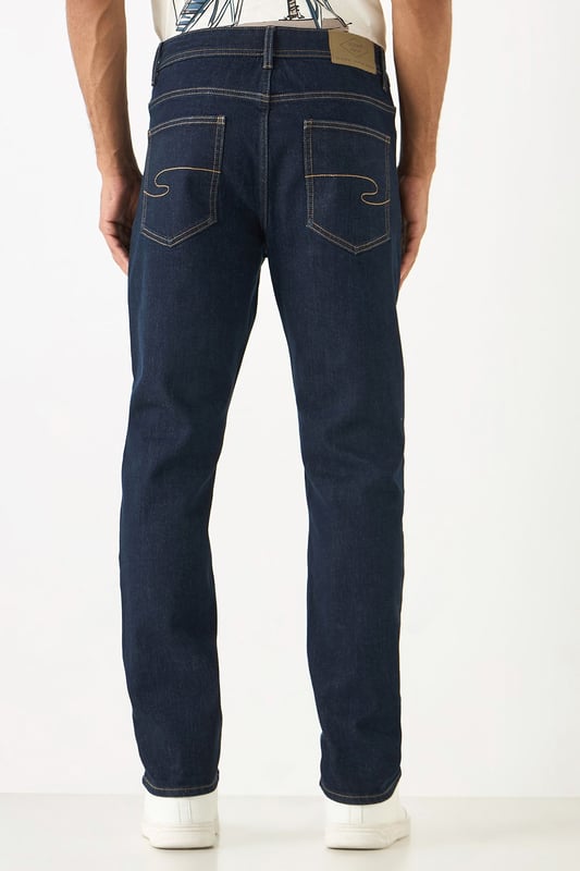 Experience quality and comfort with these Lee Cooper jeans. Crafted from a blend of cotton and elastane, they are durable and flexible. The classic plain design, mid-rise waist, and slim fit make them a versatile choice for any modern man's wardrobe.

32" Inside Leg.