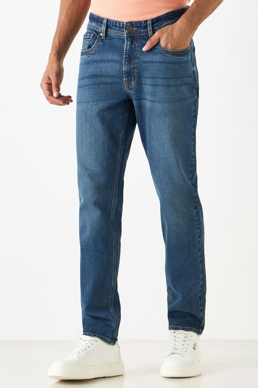 Experience quality and comfort with these Lee Cooper jeans. Crafted from a blend of cotton and elastane, they are durable and flexible. The classic plain design, mid-rise waist, and slim fit make them a versatile choice for any modern man's wardrobe.

32" Inside Leg.