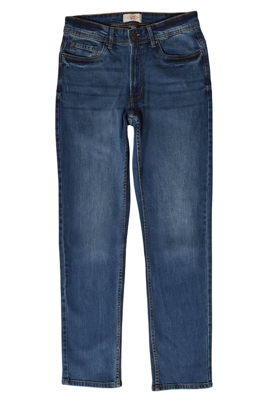Experience quality and comfort with these Lee Cooper jeans. Crafted from a blend of cotton and elastane, they are durable and flexible. The classic plain design, mid-rise waist, and slim fit make them a versatile choice for any modern man's wardrobe.

32" Inside Leg.