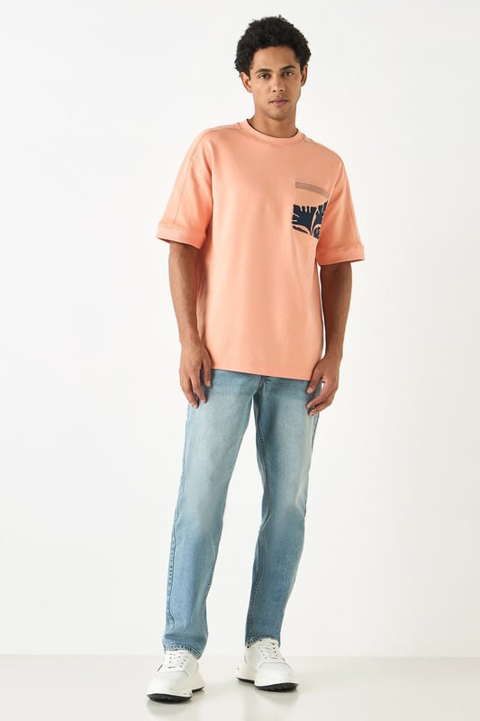 Experience quality and comfort with these Lee Cooper jeans. Crafted from a blend of cotton and elastane, they are durable and flexible. The classic plain design, mid-rise waist, and slim fit make them a versatile choice for any modern man's wardrobe.

32" Inside Leg.