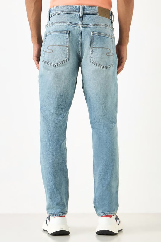 Experience quality and comfort with these Lee Cooper jeans. Crafted from a blend of cotton and elastane, they are durable and flexible. The classic plain design, mid-rise waist, and slim fit make them a versatile choice for any modern man's wardrobe.

32" Inside Leg.