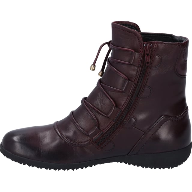Deze enkellaars is gemaakt van fijn leder en is daardoor bijzonder stevig. Voor de winter is de dames enkellaars warm gevoerd met lamsvacht. Het rits biedt een goede grip en een gemakkelijke instap in de schoen. Josef Seibel maakt vaak gebruik van de AGO-fabricagemethode, om schoenen te fabriceren die niet alleen licht maar ook duurzaam zijn. Met de G-breedte schoen, biedt de enkellaars Naly 62 een normale breedte aan de voet. Als vrije tijd voor jou op de eerste plaats komt - dan is de Naly 62 de schoen voor jou.