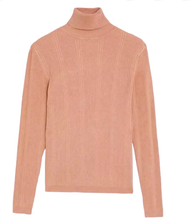 Stay warm and cozy in this fashionable ribbed jumper that offers a textured appearance. Designed with a slim fit, it includes a roll neck and long sleeves for added comfort, making it a versatile addition to your wardrobe. Enjoy the timeless yet modern style of this easy-to-wear staple.

25" Shoulder to Hem.