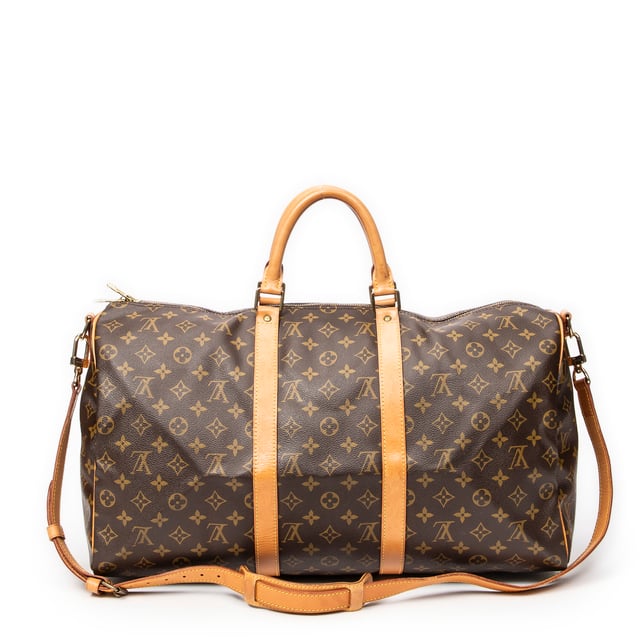 Louis Vuitton Bolsos Keepall Bandouliere 50 Bolsa de viaje en Marrón Lona recubierta y Latón dorado hardware. El producto esta en Muy Buenas Condiciones (AB).
  Dimensiones: 50x26x22 cm 
  Accesorios incluidos: Strap
  Notas de Exterior: Marcas de agua en vachetta
  BrandCo Paris encuentra artículos raros y en las mejores condiciones a precios increíbles. ¡Vale la pena tener paciencia! Compra con confianza: todos los artículos de BrandCo Paris son seleccionados y autenticados cuidadosamente por nuestro equipo de expertos.
  Todos los artículos vienen con un certificado de autenticidad y un embalaje entregado por BrandCo Paris.
  Tabla de clasificación de la condición del artículo
  N (como nuevo)
  AA (perfecto estado)
  A (excelente estado)
  AB (muy buen estado)
  B (bueno/regular)