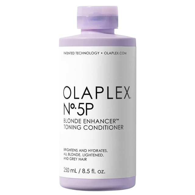 Revitalize your blonde, lightened, or grey hair with the Olaplex No 5P Blonde Enhancer Toning Conditioner. This moisturizing formula neutralizes brassiness and enhances brightness, leaving your hair manageable and radiant. Infused with OLAPLEX's patented Bond Building Technology, it strengthens fragile hair bonds while providing hydration and shine without weighing your hair down. For optimal results, use after the Olaplex No 4P Blonde Enhancer Toning Shampoo and leave on for up to 3 minutes for intense toning. This conditioner ensures a gentle touch on your scalp.