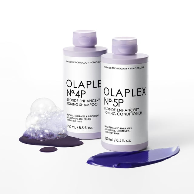 Revitalize your blonde, lightened, or grey hair with the Olaplex No 5P Blonde Enhancer Toning Conditioner. This moisturizing formula neutralizes brassiness and enhances brightness, leaving your hair manageable and radiant. Infused with OLAPLEX's patented Bond Building Technology, it strengthens fragile hair bonds while providing hydration and shine without weighing your hair down. For optimal results, use after the Olaplex No 4P Blonde Enhancer Toning Shampoo and leave on for up to 3 minutes for intense toning. This conditioner ensures a gentle touch on your scalp.