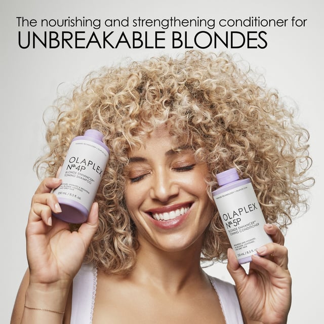 Revitalize your blonde, lightened, or grey hair with the Olaplex No 5P Blonde Enhancer Toning Conditioner. This moisturizing formula neutralizes brassiness and enhances brightness, leaving your hair manageable and radiant. Infused with OLAPLEX's patented Bond Building Technology, it strengthens fragile hair bonds while providing hydration and shine without weighing your hair down. For optimal results, use after the Olaplex No 4P Blonde Enhancer Toning Shampoo and leave on for up to 3 minutes for intense toning. This conditioner ensures a gentle touch on your scalp.