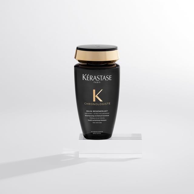 Transform your hair care routine with Philip Kingsley's Density Thickening Shampoo Eco Refill Pouch. This shampoo features Hyper-Branched Polymers and Hydrolyzed Pea Peptides, providing volume without dryness. Our sulfate-free formula revitalizes and strengthens hair, while gentle BHAs exfoliate the scalp for a healthy environment. Ideal for thinning hair, expect a 25% volume increase after one wash with our Density Thickening Conditioner. Our eco-friendly pouches are recyclable, reducing plastic waste.