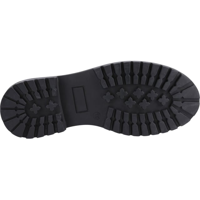 Zapatos Hush Puppies Betty negros para bebé, fabricados en piel y suela de goma. Presentan acabado charol, suela de goma con tacos, plantilla cómoda y horma estándar.