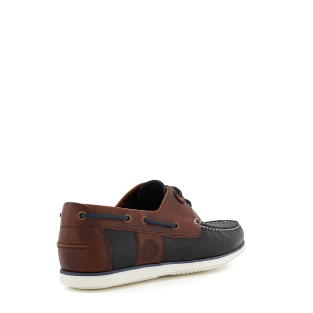 The Men's Barbour Wake is a classic style boat shoe, with contrast thread detailing, two eyelets and quintessential lace detailing. Crafted from the finest material and promising endless comfort, this timeless silhouette is finished with subtle Barbour branding that enhances the style. Set on a contrasting sole, they pair perfectly with rolled-up chinos and chambray shirts.
