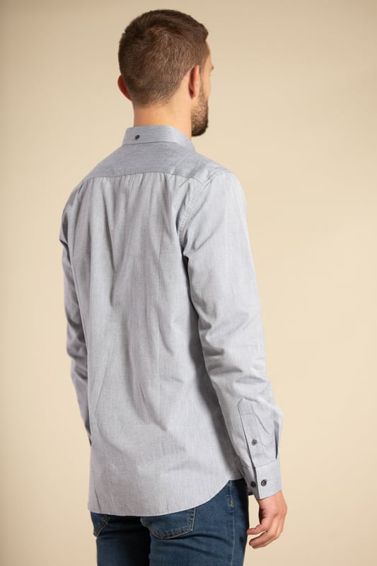 This long sleeve, button-down Oxford shirt from French Connection is a wardrobe staple. Featuring the iconic French Connection logo, button-down collar, and button cuffs. Made from cotton fabric to ensure high quality and comfortable wear.