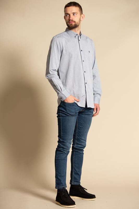 This long sleeve, button-down Oxford shirt from French Connection is a wardrobe staple. Featuring the iconic French Connection logo, button-down collar, and button cuffs. Made from cotton fabric to ensure high quality and comfortable wear.