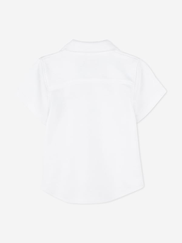 Introduce a touch of elegance to your little gentlemans wardrobe with the BOSS Baby Boys Short Sleeve Shirt in White, crafted for SS2025. Exquisitely tailored by BOSS, this shirt is a luxurious staple for any young wardrobe. Essentials include Elegant Design Classic white hue, ensuring timeless style. Luxurious Comfort Fabricated with premium, soft materials, perfect for delicate skin. Versatile Style Ideal for special occasions or casual playdates.Elevate your little ones ensemble with this sophisticated piece from BOSS a true blend of comfort and class.