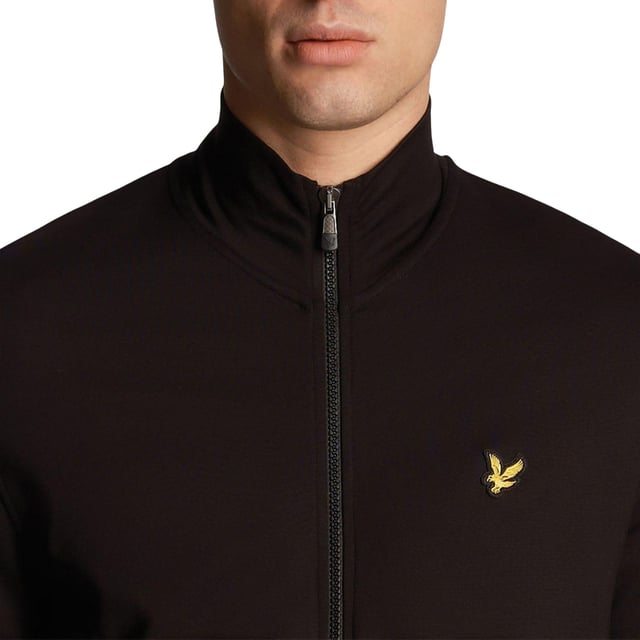Design: Gesticktes Logo. Verschmolzener Stehkragen. Langärmlig. Bündchen: gerippt. Passform: Regulär. Taschenart: Zwei Seitentaschen, Reißverschluss. Durchgehender Reißverschluss. Saum: gerippt. XS: 88,9 cm. S: 93,98 cm. M: 99 cm. L: 107 cm.