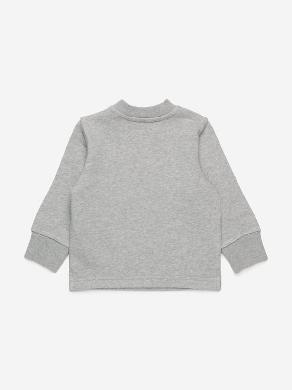 Introducing Diesel's Baby Boys Crossbody Bag Print Sweatshirt in Grey a chic staple for SS2025, crafted to elevate your little one's style and comfort. Highlights include Distinctive Crossbody Bag Design Fashion-forward and unique, catching every eye. Premium Comfort Luxuriously soft fabric ensures comfort for day-long wear. Versatile Grey Shade Matches effortlessly with any outfit. Perfect for any Occasion Ideal for playdates or family outings.Revitalise his wardrobe with this stylish and cozy addition!