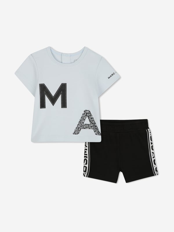 Elevate your little one's wardrobe with the Marc Jacobs Baby Boys T-Shirt and Shorts Set in Blue. Meticulously crafted for SS2025, this ensemble harmoniously combines luxury with adorable charm. Key features include Exquisite Design Tailored for comfort and style, perfect for your young gentleman. Signature Blue Hue A vibrant, chic shade that stands out with sophistication. Premium Fabric Ensures maximum comfort and durability for playful days. Indulge in refined elegance for your infant with this impeccable Marc Jacobs set.