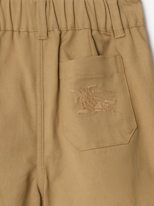 Delight in the elegance of Burberry Kids' Baby Boys Oscar Shorts in Beige, an essential addition to any young gentleman's wardrobe for SS2025. Heres why they are the pinnacle of designer kids' fashion Quintessentially Burberry Classic beige embodies timeless style. Supreme Comfort Crafted from premium fabrics for all-day ease. Versatile Elegance Perfect for chic occasions or playful park visits.Elevate your childs style with these impeccably designed shorts. Order today and embrace exquisite craftsmanship for the little ones!