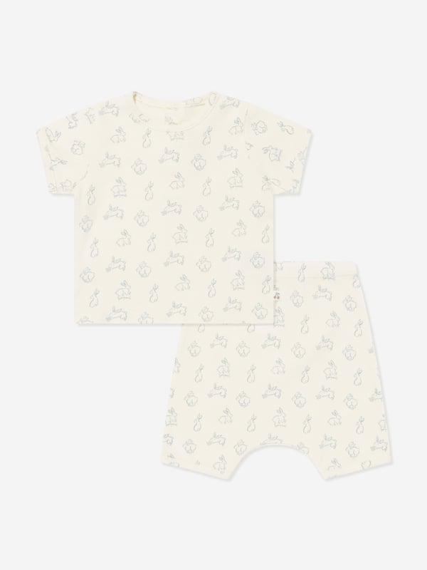 Introducing the Baby Boys Fanilo Short Set in White from Bonpoint, a splendid addition to your little ones ensemble for SS2025. Crafted with meticulous care, here are the essential features Elegant All-White Design Timelessly chic, perfect for any occasion. Luxurious Fabric Exceptionally soft, ensuring comfort all day. Impeccable Tailoring Exemplifies Bonpoint's iconic craftsmanship.Elevate your little boy's wardrobe with this exquisitely refined short set in white, designed for style and comfort. Secure yours today!