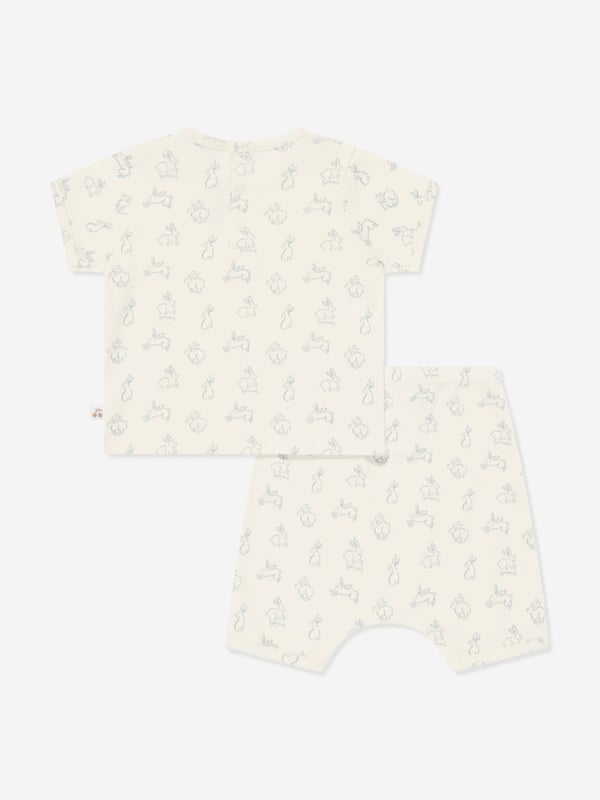 Introducing the Baby Boys Fanilo Short Set in White from Bonpoint, a splendid addition to your little ones ensemble for SS2025. Crafted with meticulous care, here are the essential features Elegant All-White Design Timelessly chic, perfect for any occasion. Luxurious Fabric Exceptionally soft, ensuring comfort all day. Impeccable Tailoring Exemplifies Bonpoint's iconic craftsmanship.Elevate your little boy's wardrobe with this exquisitely refined short set in white, designed for style and comfort. Secure yours today!