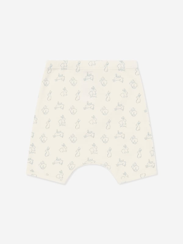 Introducing the Baby Boys Fanilo Short Set in White from Bonpoint, a splendid addition to your little ones ensemble for SS2025. Crafted with meticulous care, here are the essential features Elegant All-White Design Timelessly chic, perfect for any occasion. Luxurious Fabric Exceptionally soft, ensuring comfort all day. Impeccable Tailoring Exemplifies Bonpoint's iconic craftsmanship.Elevate your little boy's wardrobe with this exquisitely refined short set in white, designed for style and comfort. Secure yours today!