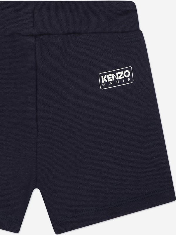 Introducing the sublime Kenzo Baby Boys Logo Bermuda Shorts in Navy, a quintessential addition to your youngster's SS2025 wardrobe. Expertly tailored for both style and comfort, these shorts captivate with their distinctive features Iconic Kenzo Logo Embellished with the revered Kenzo logo for an upscale appeal. Premium Navy Hue A deep blue shade that offers versatility and timeless elegance. Luxurious Comfort Crafted from superior materials to ensure softness and ease for all-day wear.Elevate your little one's style with these chic Bermuda shorts by Kenzo. Perfect for both leisure and play, these are undeniably an investment in fashion and quality.