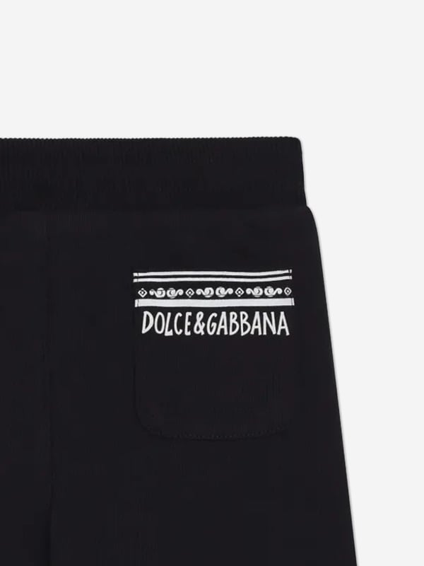 Introduce a touch of Italian elegance to your little one's wardrobe with the Baby Boys Logo Shorts in Navy by Dolce Gabbana. Perfect for SS2025, these shorts blend impeccable style with ultimate comfort. Here's why they're a wardrobe essential Crafted in Italy Meticulously made, ensuring premium quality and durability. Chic Design Emblazoned with the iconic Dolce Gabbana logo for an unmistakable designer touch. Comfortable Fit Soft fabric ensures comfort for all-day play and adventures. Ideal for any Occasion Versatile and stylish, perfect for casual outings or special events.Enhance your child's closet with these luxurious shortsstyle and comfort in one delightful package!