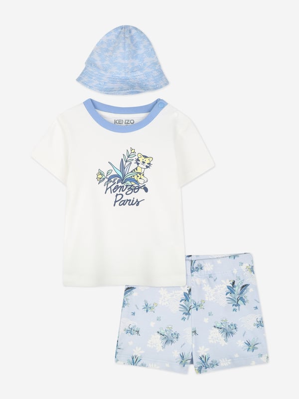 Baby Boys Short Set in Blue Introducing the exquisite Baby Boys Short Set in Blue by Kenzo the quintessence of luxury for SS2025. This chic ensemble is specially crafted for the little gentlemen in your life, blending style and comfort seamlessly. Iconic Kenzo charm The set features Kenzo's signature touch, making it a coveted, designer staple. Breathable fabric Crafted with premium, soft materials ensuring comfort for all-day play. Vibrant hues The bright blue colour brings a cheerful vibe to your boys wardrobe.Elevate your child's style with Kenzo's luxurious set a true amalgamation of fashion and function. Order now!