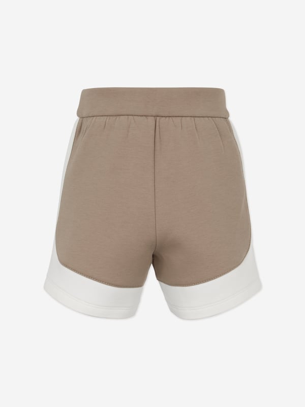 Baby Boys Colourblock Shorts in Brown Revamp your little ones wardrobe with the Baby Boys Colourblock Shorts in Brown by Emporio Armani this SS2025. Elegantly combining style with comfort, these designer shorts are a quintessential piece for the fashionable young gentleman. Premium Quality Crafted from superior materials ensuring durability comfort. Stylish Design Features a chic colourblock pattern in a subtle brown palette. Perfect Fit Tailored for comfortable play and movement.Embrace luxury reliability with Emporio Armani. Order now!