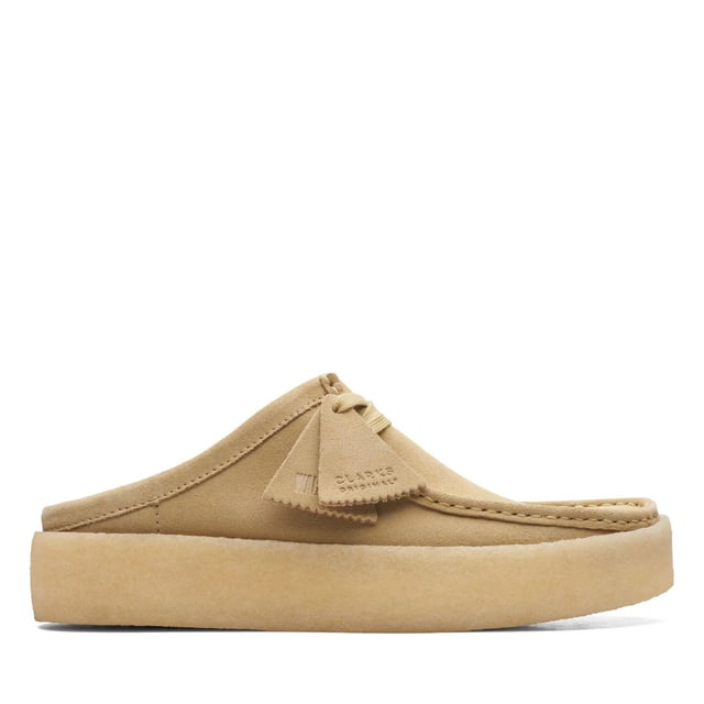 Marke: Clarks. Obermaterial: Kordel, Weich, Wildleder. Mittelsohle: EVA (Ethyl-Vinylacetat), Leicht. Laufsohle: Krepp, Cupsohle, Naturkautschuk. Absatz: Flach. niedrig geschnitten. Design: Logo, gerippt. Zehenstil: Quadratisch. Zum Anschlüpfen.