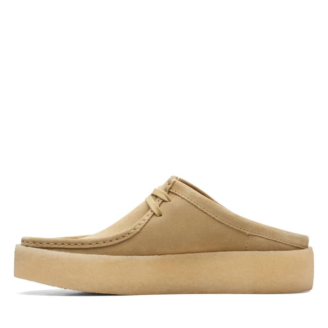 Marke: Clarks. Obermaterial: Kordel, Weich, Wildleder. Mittelsohle: EVA (Ethyl-Vinylacetat), Leicht. Laufsohle: Krepp, Cupsohle, Naturkautschuk. Absatz: Flach. niedrig geschnitten. Design: Logo, gerippt. Zehenstil: Quadratisch. Zum Anschlüpfen.