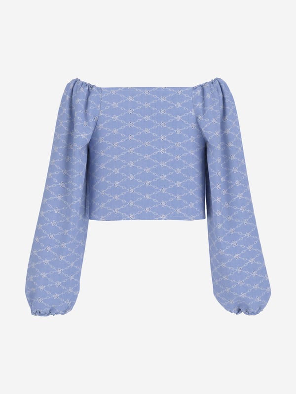 Introduce timeless elegance to her wardrobe with the Girls Sangallo Oxford Blouse in Blue by Guessa staple for SS2025. Crafted with precision, this blouse is both stylish and functional. Luxurious Design Featuring intricate Sangallo lace detailing for a touch of sophistication. Vibrant Blue Hue Impeccably finished in a rich blue, perfect for versatile styling. Premium Comfort Constructed from the finest fabrics to ensure all-day ease and breathability. Ideal for Any Occasion From casual outings to celebratory events, its the go-to blouse for any event.Elevate her style this season with this exquisite creation!
