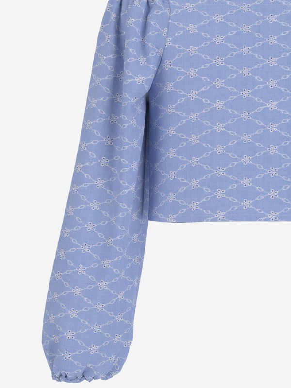 Introduce timeless elegance to her wardrobe with the Girls Sangallo Oxford Blouse in Blue by Guessa staple for SS2025. Crafted with precision, this blouse is both stylish and functional. Luxurious Design Featuring intricate Sangallo lace detailing for a touch of sophistication. Vibrant Blue Hue Impeccably finished in a rich blue, perfect for versatile styling. Premium Comfort Constructed from the finest fabrics to ensure all-day ease and breathability. Ideal for Any Occasion From casual outings to celebratory events, its the go-to blouse for any event.Elevate her style this season with this exquisite creation!
