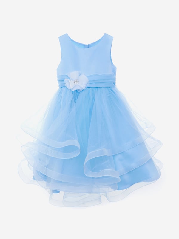 Discover the enchanting Girls Fairy Frost Dress in Blue by iame, a delightful addition to any young lady's wardrobe for SS2025. Chic, magical, and utterly captivating, this dress promises to sprinkle a touch of wonder on every occasion. Exquisite Craftsmanship Meticulously tailored for elegance comfort. Ethereal Fabric Light, airy tulle that dances with every breeze. Dreamy Blue Hue A soft, mesmerising shade that complements its fairy-tale essence. Perfect for Special Occasions Ideal for parties, gatherings, or whimsical play.Revitalize her collection with this fairy-inspired masterpiece!