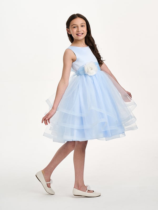 Discover the enchanting Girls Fairy Frost Dress in Blue by iame, a delightful addition to any young lady's wardrobe for SS2025. Chic, magical, and utterly captivating, this dress promises to sprinkle a touch of wonder on every occasion. Exquisite Craftsmanship Meticulously tailored for elegance comfort. Ethereal Fabric Light, airy tulle that dances with every breeze. Dreamy Blue Hue A soft, mesmerising shade that complements its fairy-tale essence. Perfect for Special Occasions Ideal for parties, gatherings, or whimsical play.Revitalize her collection with this fairy-inspired masterpiece!