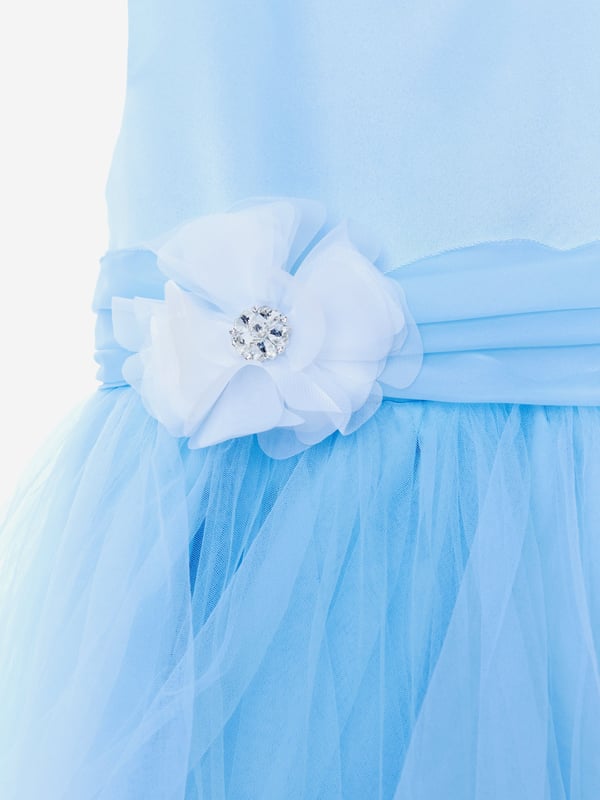 Discover the enchanting Girls Fairy Frost Dress in Blue by iame, a delightful addition to any young lady's wardrobe for SS2025. Chic, magical, and utterly captivating, this dress promises to sprinkle a touch of wonder on every occasion. Exquisite Craftsmanship Meticulously tailored for elegance comfort. Ethereal Fabric Light, airy tulle that dances with every breeze. Dreamy Blue Hue A soft, mesmerising shade that complements its fairy-tale essence. Perfect for Special Occasions Ideal for parties, gatherings, or whimsical play.Revitalize her collection with this fairy-inspired masterpiece!
