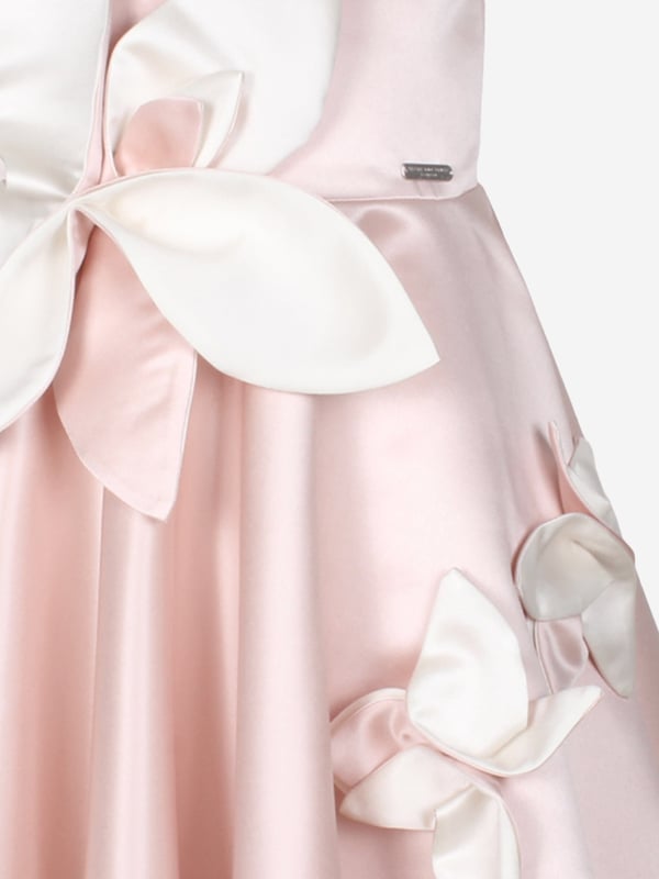 Jessie and James embody timeless elegance and modern charm. Crafted with a sophisticated jacquard floral print, this girls magnolia soft pink cream satin occasion dress combines classic style with contemporary flair. It is decorated with exaggerated pink and ivory floral appliqués via a flared design. Round Neck Sleeveless 100 Polyester