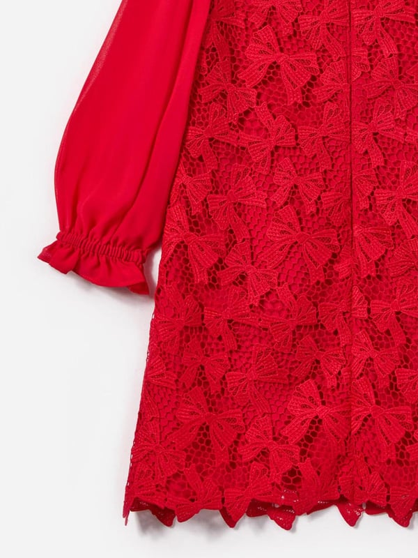 Self-Portrait incorporate beautiful properties into their exquisite designs. This girls red bow lace dress is inspired by Parisian archives with a modern twist. Made in beautiful high quality with intricate lace bow technology and precision. Features a Victorian-inspired Peter Pan collar depicting a large bow and long chiffon sleeves with elasticated cuffs. Signified by heart-shaped diamanté buttons and front welt pockets, she will be obsessed. Round Neck Zip Fastening Main Fabric 1 100 Polyester Main Fabric 2 100 Polyester Lining 100 Polyester