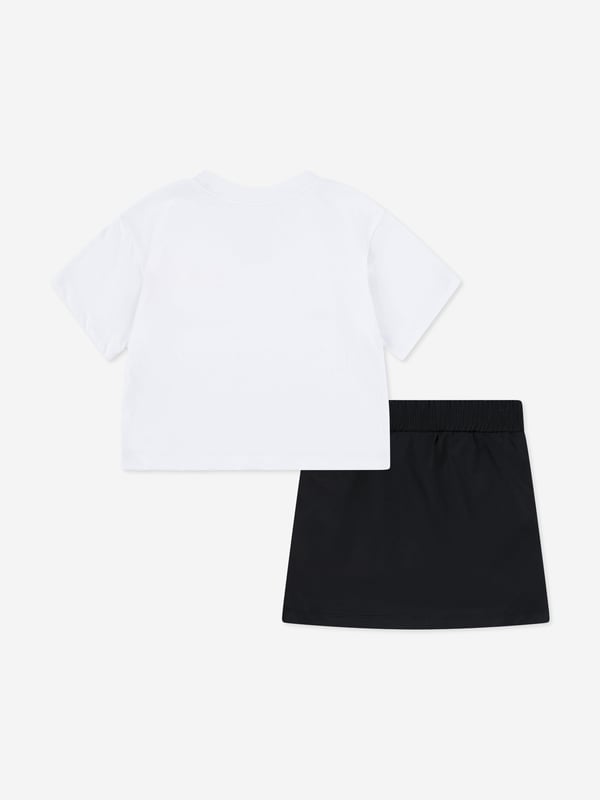 Introducing the Girls Crafted Utility Skort Set in Black by Jordan, an essential addition to your girl's SS2025 wardrobe! Crafted in chic black, this ensemble blends fashion-forward design with functional flair. Key attributes include Sleek Utility Style Merging sporty vibes with elegant lines for a modern look. Durable Material Engineered for comfort and lasting wear, perfect for everyday play. Versatile Black Hue Effortlessly pairs with other wardrobe pieces to enhance any outfit.Revamp her collection with this stunning set from Jordan. Shop now and elevate her style!