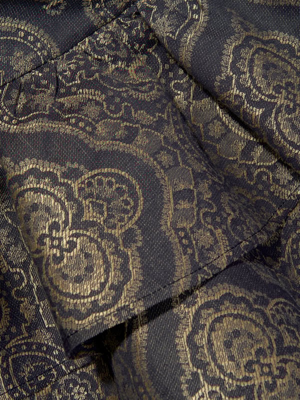Introducing the exquisite Girls Jacquard Ruffle Skirt in Navy by Etro, an impeccable choice for SS2025. This skirt effortlessly melds opulence with youthful charm, perfect for any stylish young lady's wardrobe. Key features include Lavish Jacquard Fabric Crafted from high-quality jacquard, ensuring durability and luxury. Charming Ruffle Detail Adds a whimsical touch and dynamic movement. Elegant Navy Hue Versatile and timeless, offering endless styling options.Elevate her ensemble with this must-have piece from Etro where style meets sophistication. Order now!