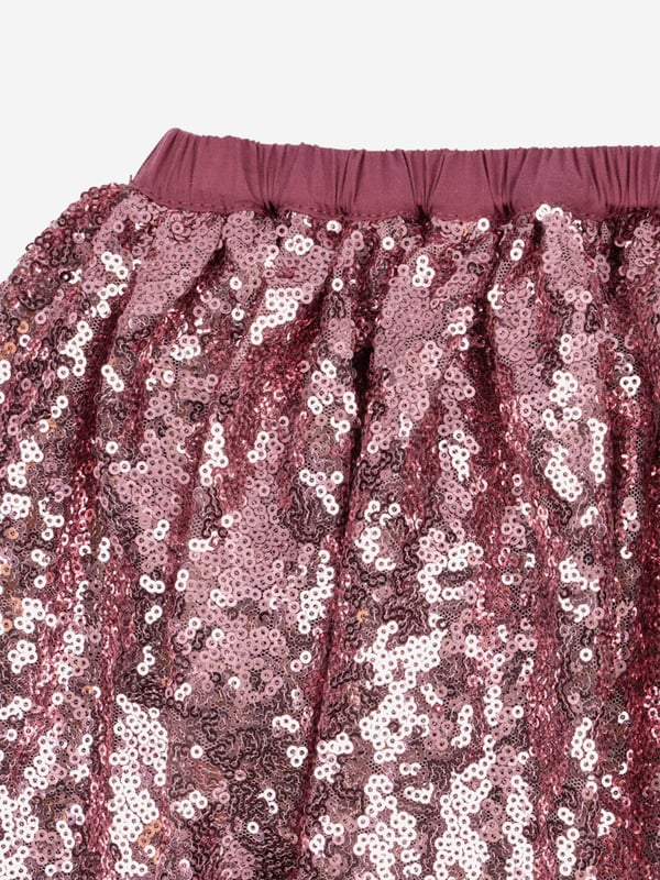 Introducing the exquisite Girls Starla Sequin Skirt in Pink by Konges Slojd for AW2024, an elegant addition to any young fashionistas wardrobe. Discover the charm and sophistication of this designer piece Dazzling Sequins Features hand-sewn pink sequins that shimmer with every twirl, perfect for making any occasion special. Luxury Comfort Crafted from soft, premium fabrics that ensure all-day comfort, marrying opulence with wearability. Versatile Elegance Pairs seamlessly with both casual tees and formal tops, ideal for parties or playful days out.Add the Starla Sequin Skirt to your girl's collection and watch her light up every room she enters. Order now and embrace the luxurious style of Konges Slojd!